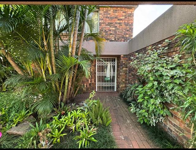 4 BEDROOM HOUSE FOR SALE IN RESERVOIR HILLS